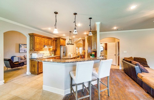 Sunnyvale Casa | Spacious Texas Retreat w/Community Pool