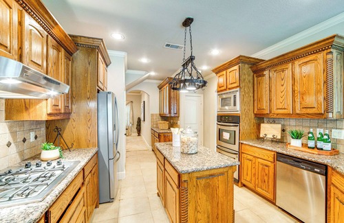 Sunnyvale Casa | Spacious Texas Retreat w/Community Pool