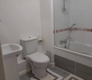 Tremorfa Casa | Spacious Tidy Room