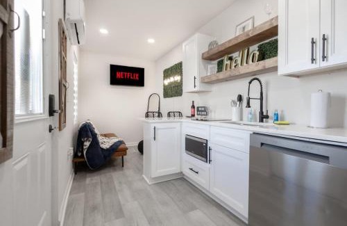 Church Street Casa | Spacious Tiny Home By Airport-Free Prkng-Fast WiFi