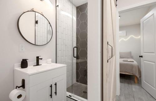 Church Street Casa | Spacious Tiny Home By Airport-Free Prkng-Fast WiFi