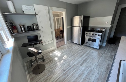 North Queen Anne Casa | SPACIOUS Town home in Queen Anne 3 BLKS to Ship Canal 10 min UBER to Cruise Term
