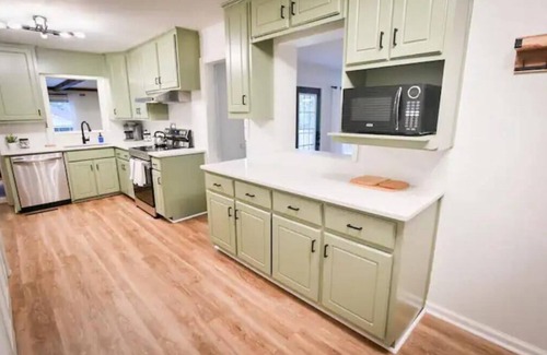 Covington Casa | Spacious, Town Square, Theatre Room! 4 bed / 2 bath Private Home on town square