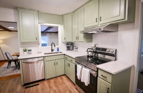Covington Casa | Spacious, Town Square, Theatre Room! 4 bed / 2 bath Private Home on town square