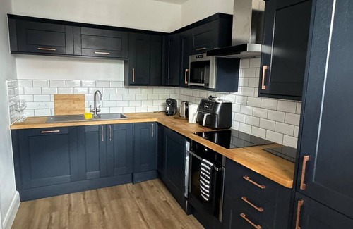 Clacton-on-Sea Casa | Spacious townhouse can sleep up to 7 guests, and a stones throw from the beach!