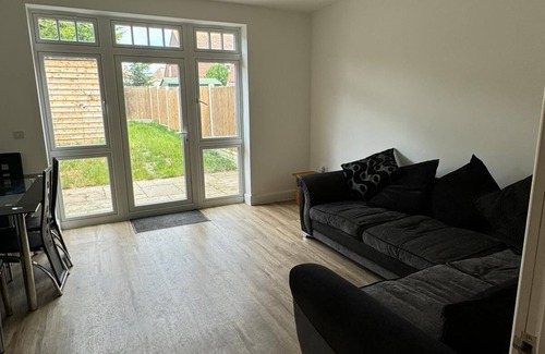 Clacton-on-Sea Casa | Spacious townhouse can sleep up to 7 guests, and a stones throw from the beach!