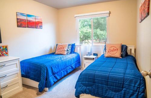 Kanab Casa | Spacious Townhome by Utah National Parks Sleeps 8