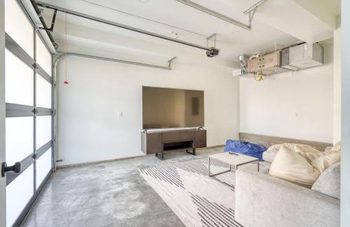 North Tabor Casa | Spacious Townhome Combination for the Whole Family