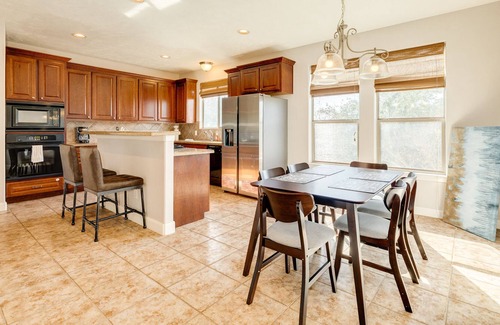 Shady Acres Casa | Spacious townhome in gated community with central AC & full kitchen