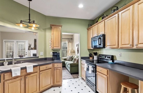 Cornelius Casa | Spacious Townhome near Lake Norman in fantastic neighborhood