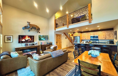 Bigfork Casa | Spacious Townhome w/ 4 King Suites near Clubhouse