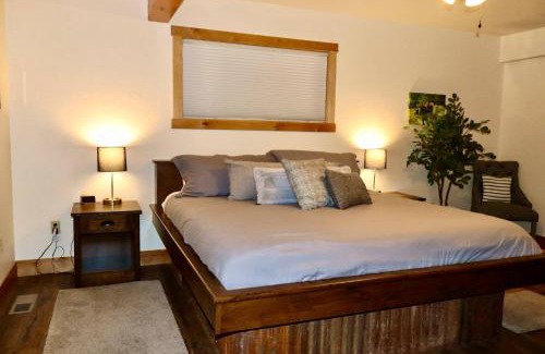 Bigfork Hotel | Spacious Townhome w 4 King Suites near Clubhouse