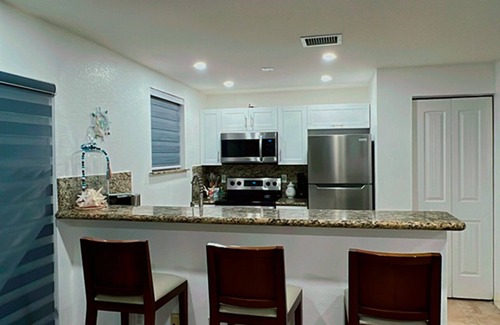 North Bimini Casa | 🏝️ Spacious 2-Bedroom Townhouse with Private Balconies & Backyard BBQ,