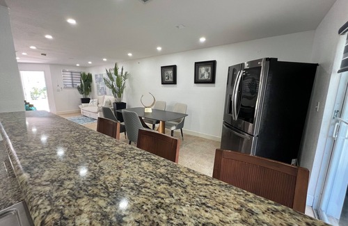 North Bimini Casa | 🏝️ Spacious 2-Bedroom Townhouse with Private Balconies & Backyard BBQ,