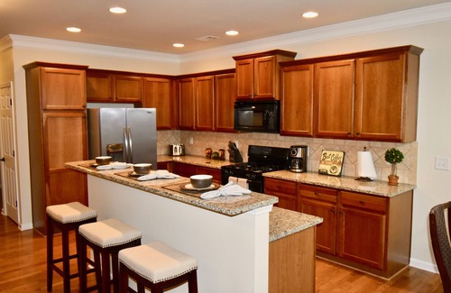 Cumming Casa | Spacious Townhouse w/Oversized Master BD near Halcyon - Great for Families