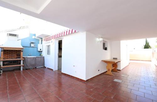 Almarda Apartamento | Spacious townhouse with terraces and pool in Sagunto