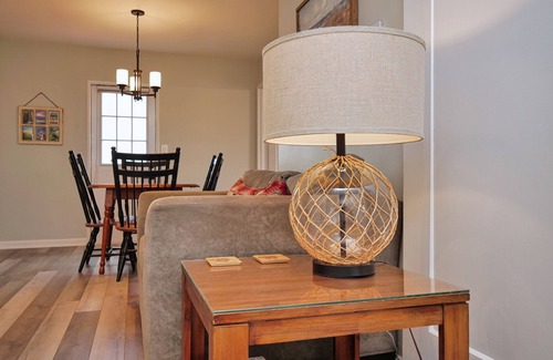 San Leandro Casa | Spacious & Tranquil Retreat