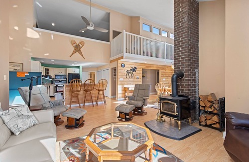 Naples Casa | Spacious Trickey Moose Family Retreat - Woodstove, Firepit, Kayaks, Water Access