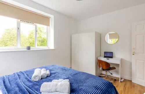 Queenstown Apartamento | Spacious Two Bedroom Apartment in Battersea, Free Parking