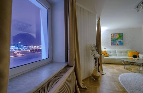 Veragi Casa | Amplio apartamento de dos niveles y cuatro habitaciones con vista al río