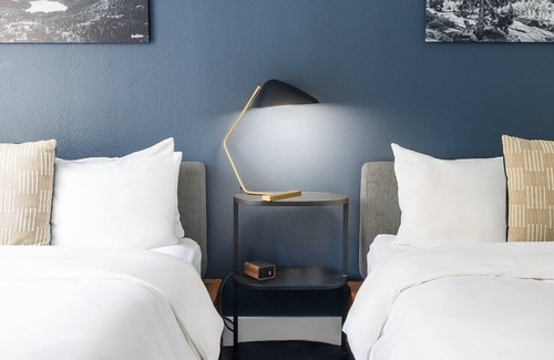 Truckee Hotel | Spacious Two Queen Suite, Gravity Haus, Sauna, Close to Lake Tahoe - 2 Units