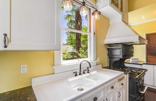 Gilroy Casa | Spacious & Unique Home In the Bay