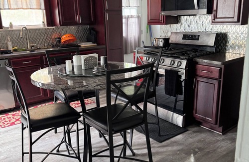 Geneva Casa | Spacious unique property with 4.5 bedrooms in Geneva.WiFi handicapped accessible
