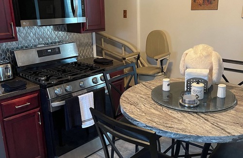 Geneva Casa | Spacious unique property with 4.5 bedrooms in Geneva.WiFi handicapped accessible