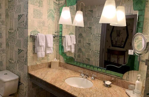 Downtown Portland Hotel | Spacious Unit, Pets Are Welcome! Near Pioneer Courthouse Square!