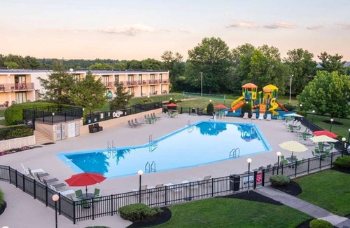 Harrisburg - Hershey Casa | Spacious Unit w/ Pool Access, Parking & Airport Shuttle - Pets are Allowed