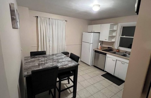 Eastside Apartamento | Spacious University area 2 bedroom apartment 1 mile from SU. Parkside view!