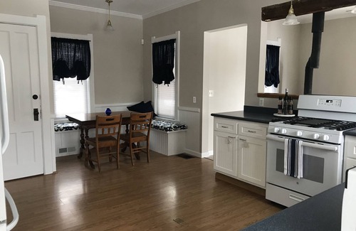 Clifton Springs Casa | Spacious updated private home, quiet neighborhood, walk to downtown.