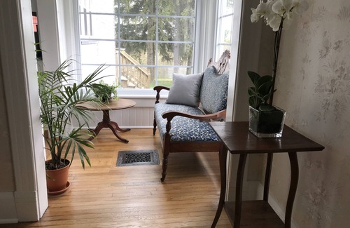 Clifton Springs Casa | Spacious updated private home, quiet neighborhood, walk to downtown.