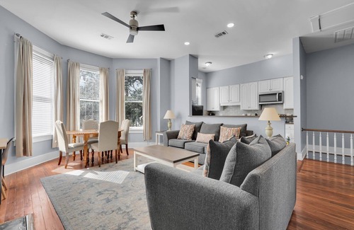 Dixon Park Casa | Spacious Updated Home Ideal For Groups W/ Parking by Lucky Savannah