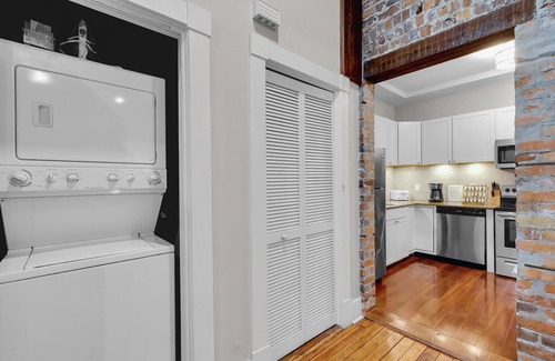 Dixon Park Casa | Spacious Updated Home Ideal For Groups W/ Parking by Lucky Savannah