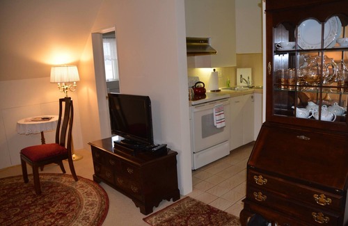 East Avenue Apartamento | Amplio, exclusivo, en Neighborhood of the Arts