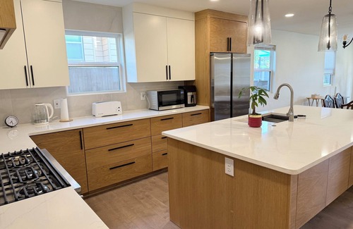 Lincoln Terrace Casa | Spacious upscale 4-bedroom house near the OU Medical Center