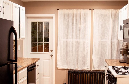 Buckingham Lake - Crestwood Casa | ✨Spacious Urban APT w/4BR & Office-Ready in Albany