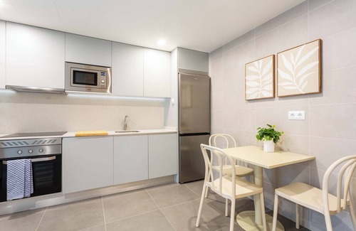 Nueva España Apartamento | Spacious Urban Elegance in Plaza Castilla