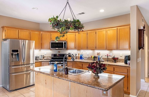 Rancho Santa Margarita Casa | Spacious 3BR Retreat with Loft & Mountain Views