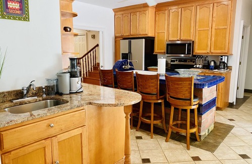 The Heights Casa | Spacious house next to the beach, Ferry and Eateries.