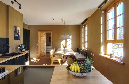 Cranzahl Apartamento | Spacious vacation apartment with 3.5 bedrooms in an old town hall