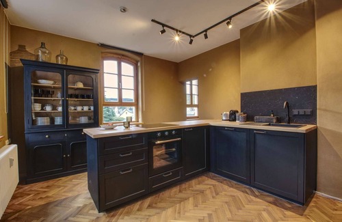 Cranzahl Apartamento | Spacious vacation apartment with 3.5 bedrooms in an old town hall