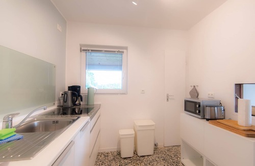 Stinteck Apartamento | Spacious vacation apartment with garden, surrounded by greenery.