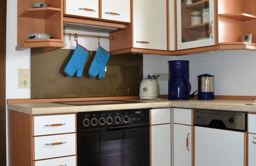 Grossenbrach Apartamento | Spacious vacation apartment with private entrance in a quiet location.