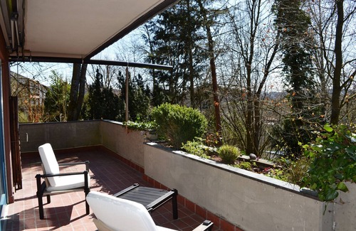 Grossenbrach Apartamento | Spacious vacation apartment with private entrance in a quiet location.
