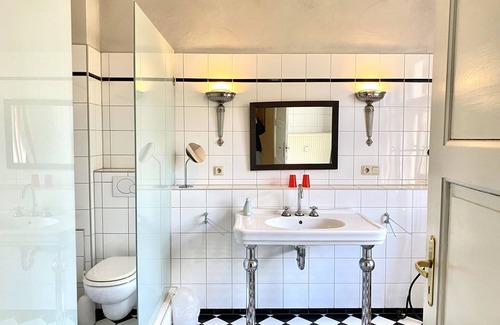Rerik Otro | Spacious vacation apartment in a manor house with balcony, near the Baltic Sea