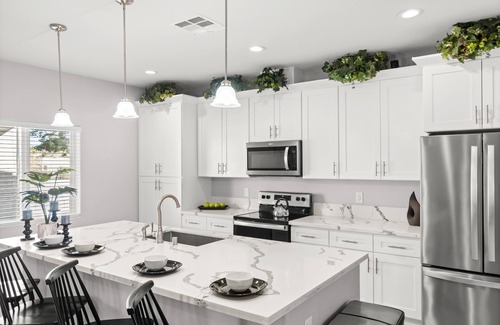 Las Vegas Casa | Spacious Vegas Home! 4 bedroom 2.5 bathrooms conveniently located !