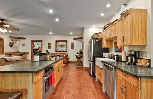 Stockbridge Cabina | Spacious Vermont Mountain Retreat | 4BR/4BA | Near Killington & Hiking | Perfect for Groups
