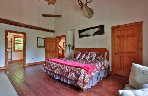 Stockbridge Casa | Spacious Vermont Mountain Retreat - 4BR,4BA - Near Skiing & Hiking - Perfect for Groups